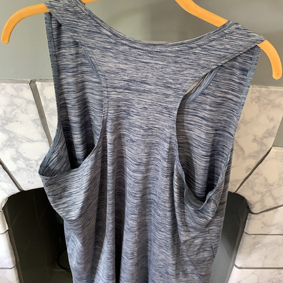 Women’s bundle athletic tops size XL - Picture 8 of 8